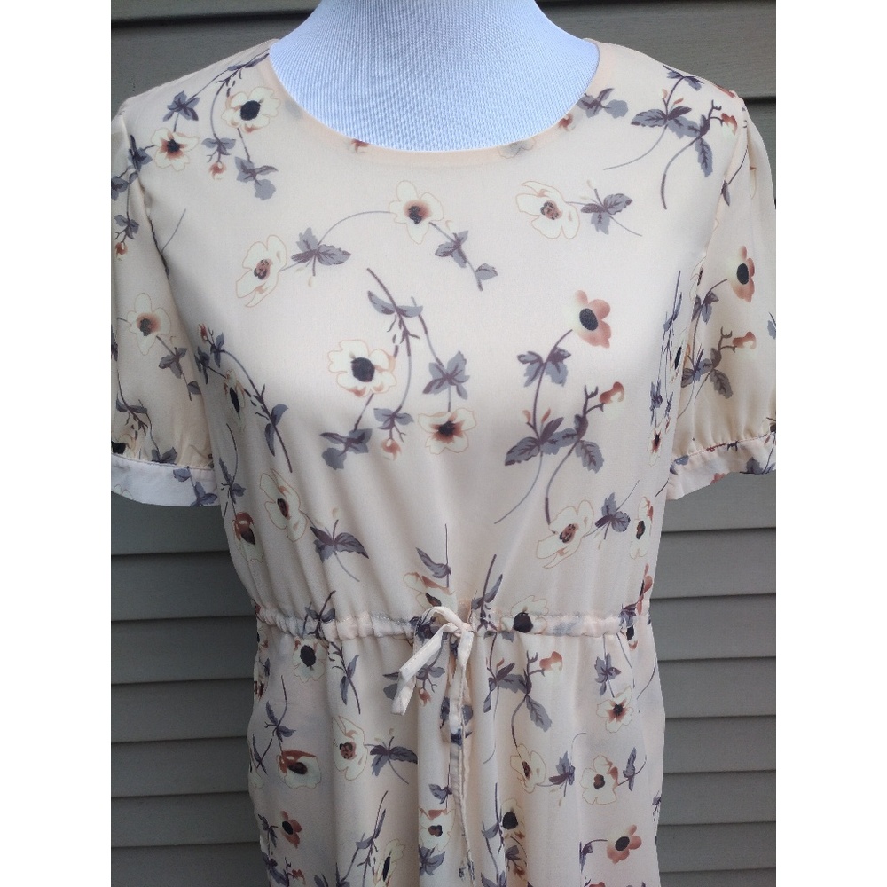 [Last 1!] CLOSET CLOSING Beige Floral Print Dress - Picture 3 of 7